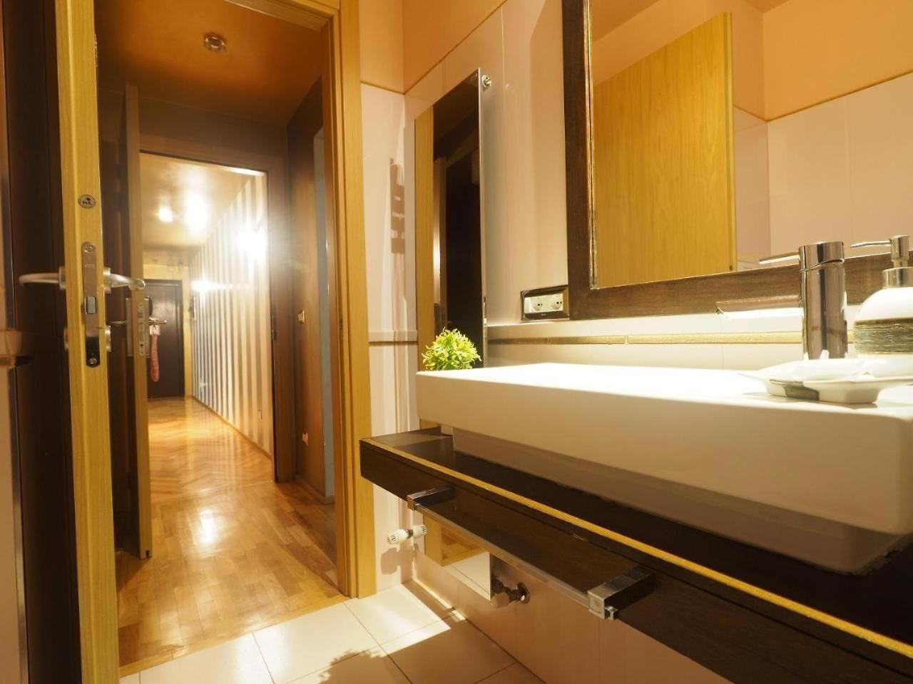 House Borgia Aparthotel โรม ภายนอก รูปภาพ
